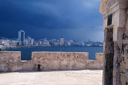 Malecón desde el Castillo del Moro - click para la foto siguiente