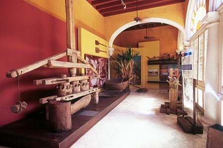 Museo del ron - trapiche historico y otras herramientas preindustriales - click para la foto siguiente