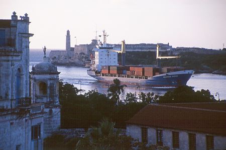Canal del puerto - click to select photos